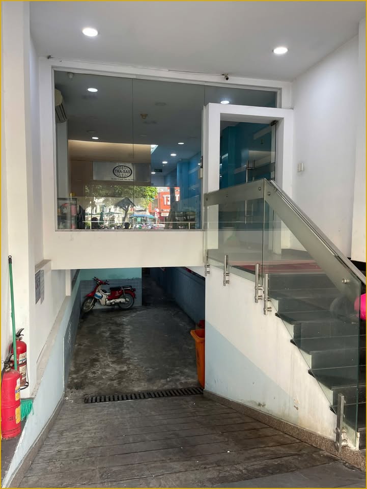 Nhà cho thuê mặt tiền đường Nguyễn Thị Nghĩa, Quận 1 - 100m² giá 270 triệu/tháng