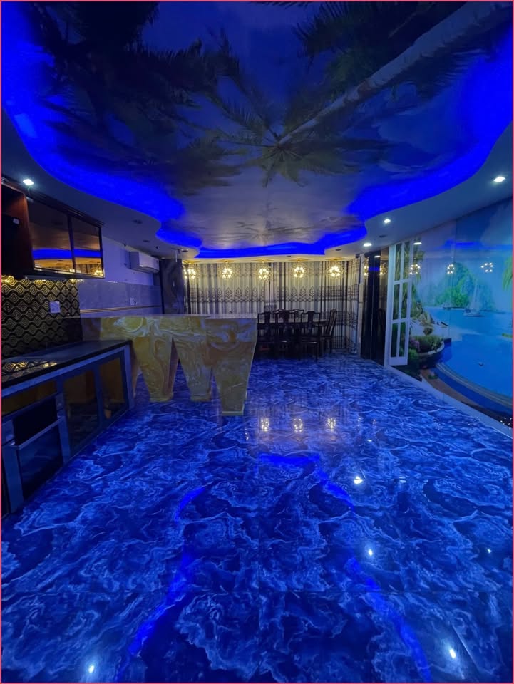 Cho thuê nguyên căn mặt tiền Nguyễn Văn Cừ, Quận 1, 65m², giá 75 triệu - Kinh doanh sầm uất!