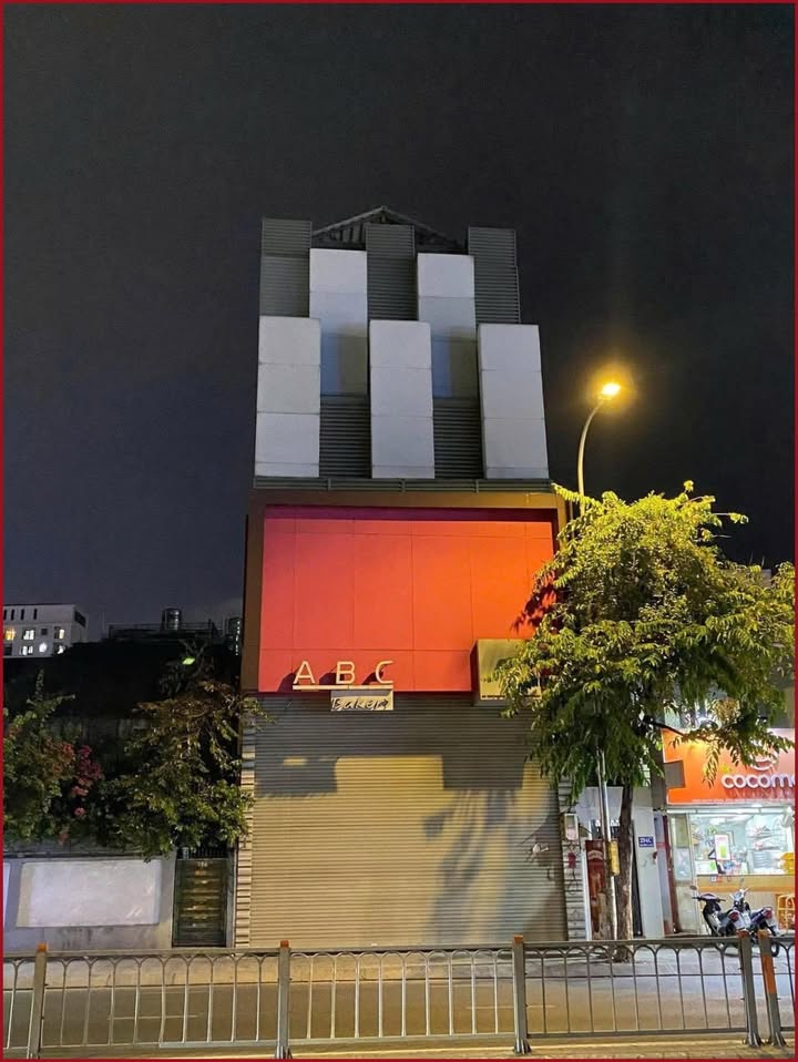 Nhà mặt tiền Bạch Đằng, Bình Thạnh, 134m² giá 80 triệu/tháng - Phù hợp cho showroom, văn phòng!