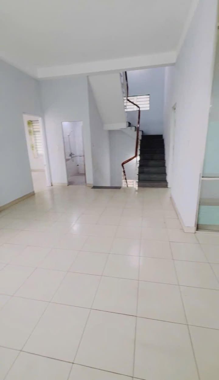 Nhà mặt tiền đường 2/9, Hòa Cường Nam, Đà Nẵng 90m² giá 16 triệu - Phù hợp cho gia đình đông thành viên!