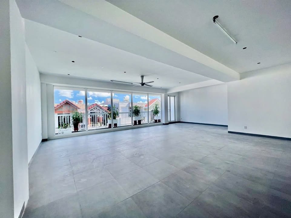 Cho thuê toà nhà mặt tiền Bế Văn Đàn, Thanh Khê, diện tích 450m² - Sẵn sàng kinh doanh ngay!