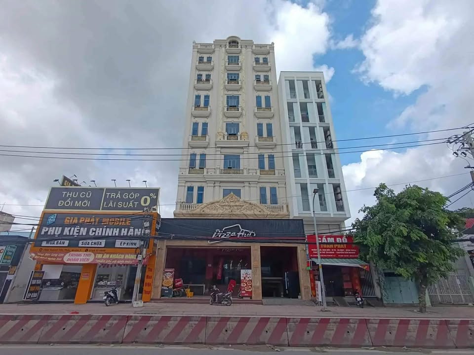 Bán toà nhà căn hộ dịch vụ Huỳnh Tấn Phát, Quận 7 - Doanh thu 930 triệu/tháng!