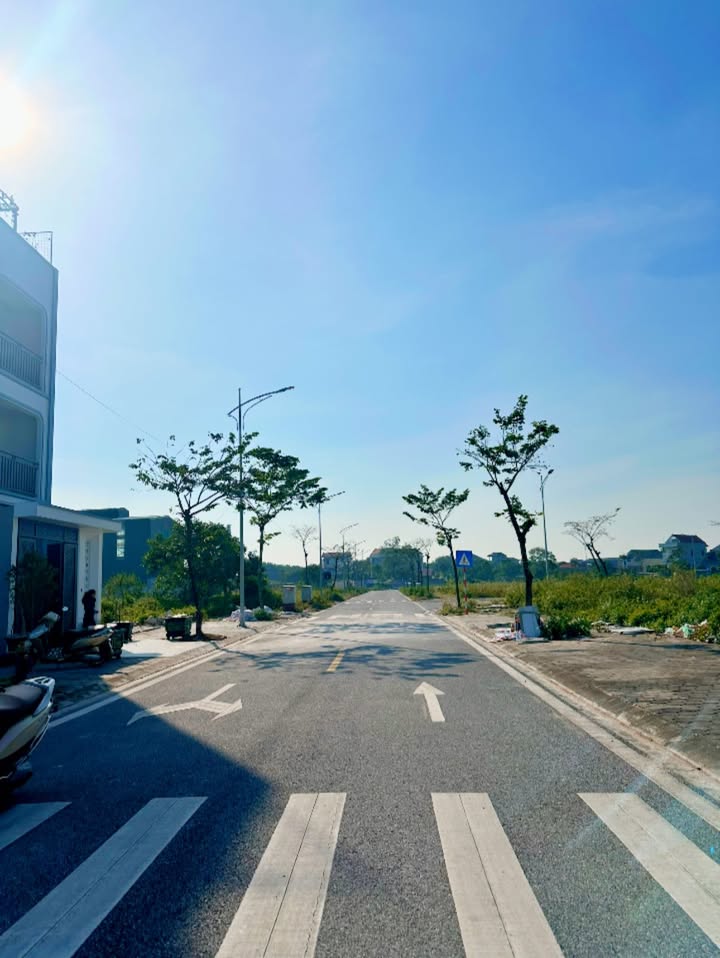 Đất nền Lý Nhân Hà Nam 100m² giá 1.7 tỷ - Sổ đỏ chính chủ ngay vị trí đẹp!