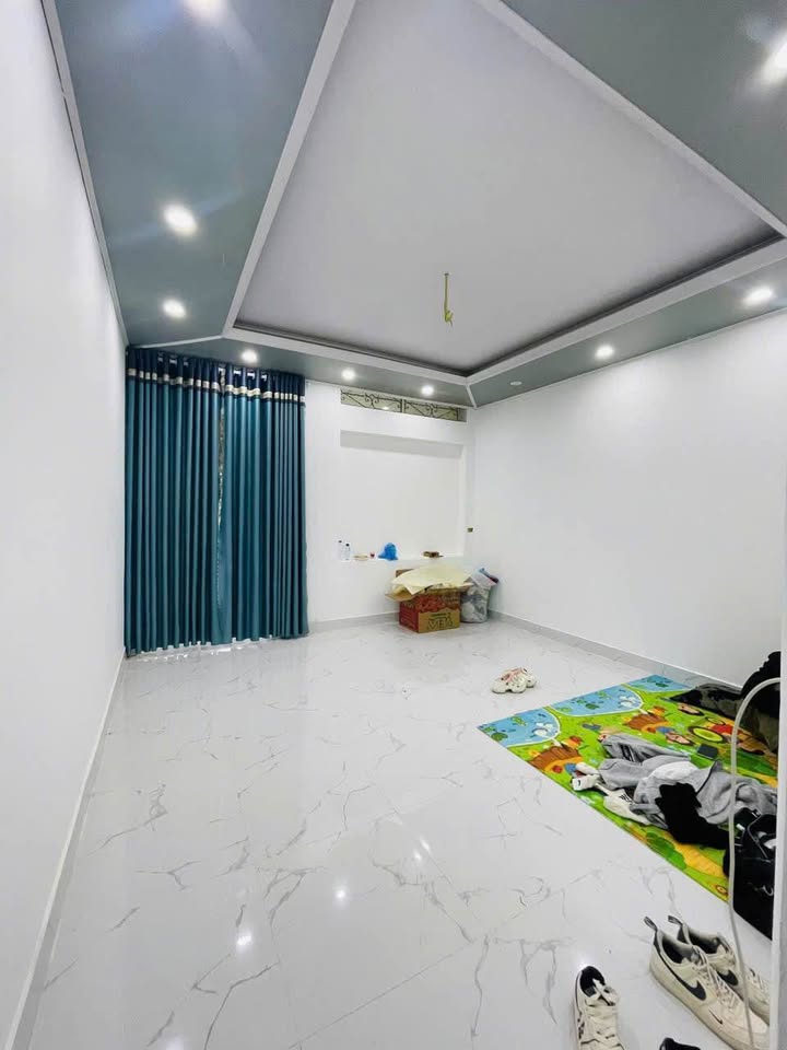 Nhà 2 tầng đường Hoàng Quốc Việt 67.5m² giá 3.75 tỷ - Sổ đỏ chính chủ, dọn vào ở ngay!