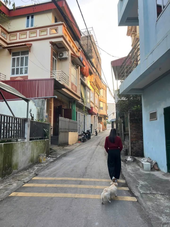 Nhà 3 tầng Đống Đa Vĩnh Yên 70m² giá 2 tỷ - Ô tô tránh nhau, diện tích rộng rãi!