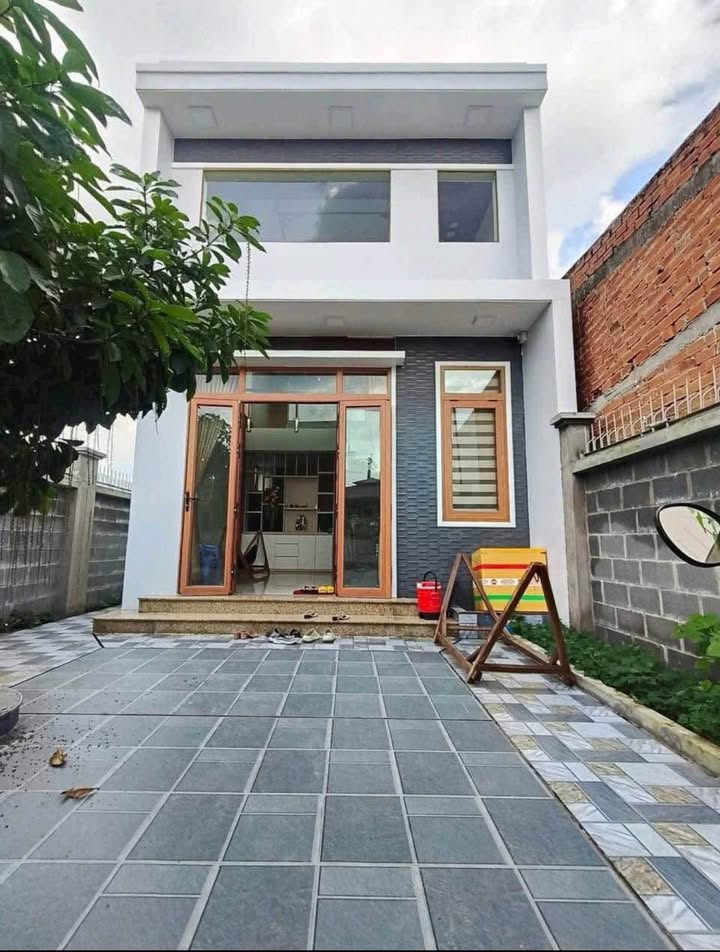 Nhà 1 Trệt 1 Lững mặt tiền Đường Nhựa xã Thanh Phú 285m² giá 5.5 tỷ - Chính chủ bán gấp!