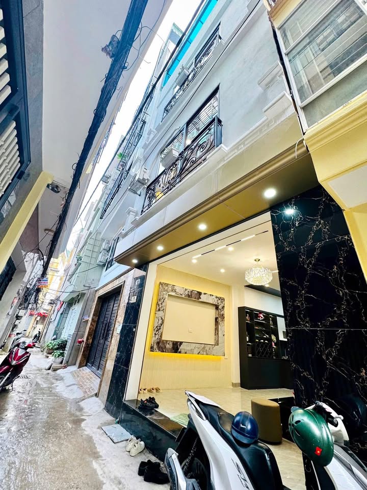 Nhà đẹp Định Công Thượng, Hoàng Mai 33m² giá 8.8 tỷ - Sẵn sàng vào ở ngay!