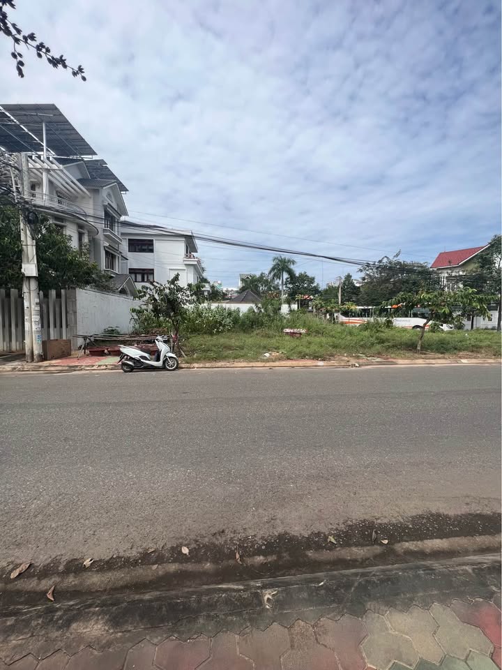 Biệt thự 2 mặt đường Trần Quỳnh, Xuân An 463m² giá 13 tỷ - Cơ hội đầu tư hiếm có!