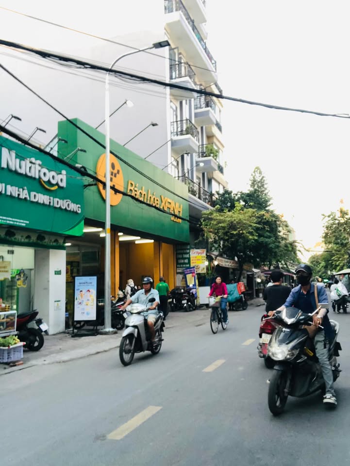 Nhà mặt tiền đường Trần Quốc Hoàn, quận Tân Bình, 140m² giá 26 tỷ - Cơ hội đầu tư tuyệt vời!