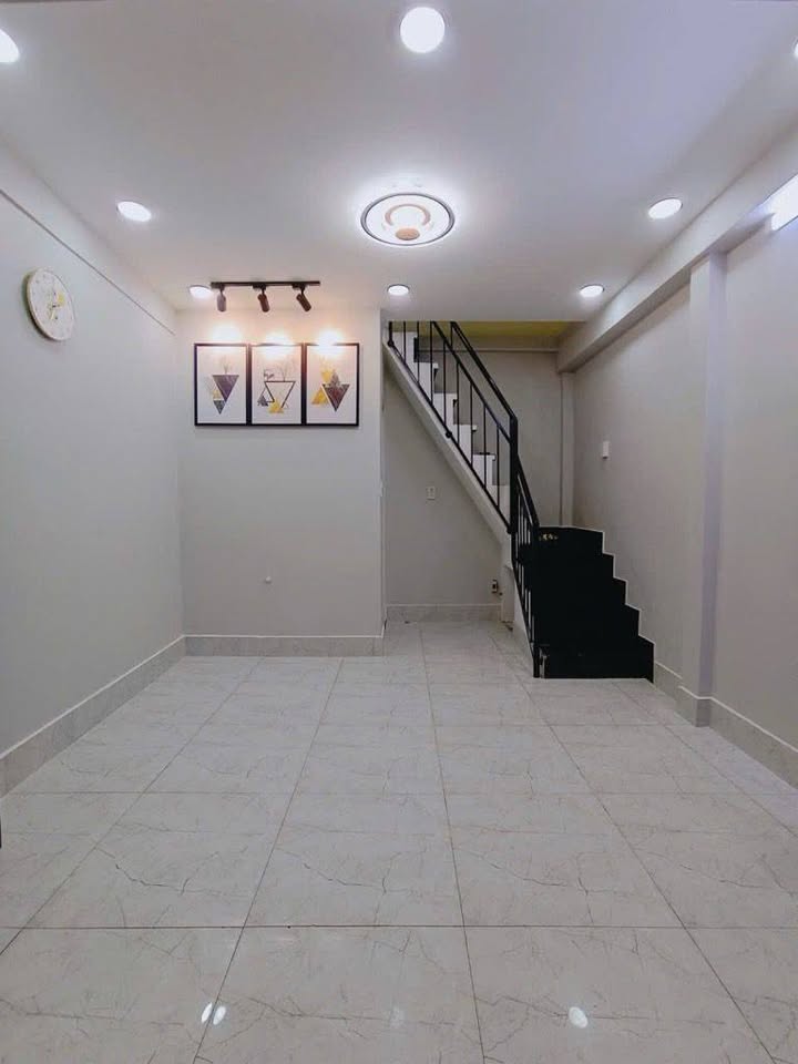 Nhà mặt tiền kinh doanh Tân Phú 16m² giá 2 tỷ - Vị trí đắc địa, thương lượng ngay!