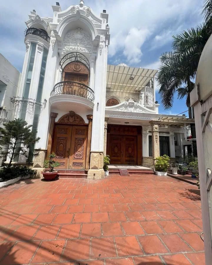 Biệt thự sân vườn Tân Đông Hiệp 264m² giá 8.7 tỷ - Không gian sống lý tưởng!