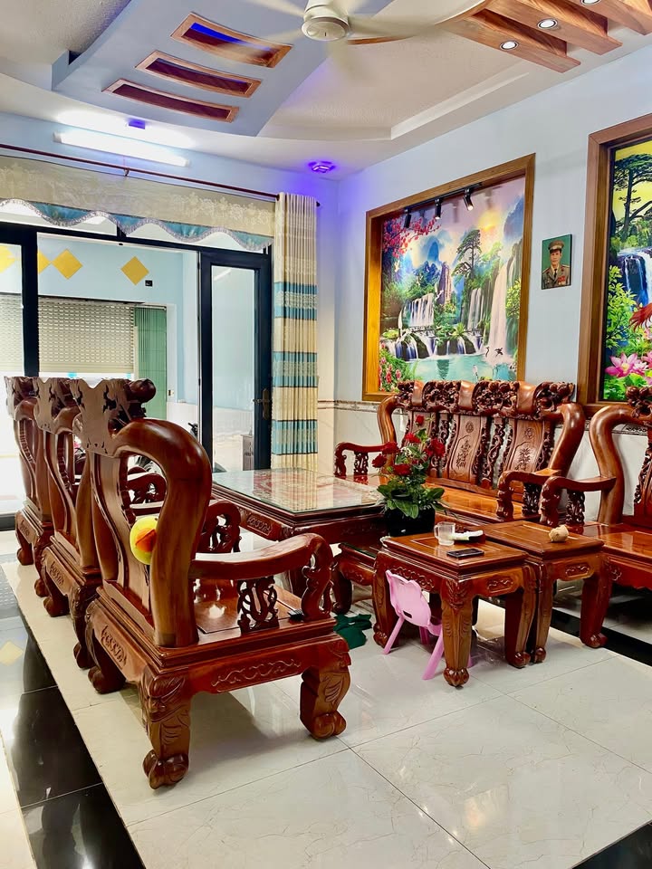 Nhà phố Dĩ An 100m² giá 6 tỷ - Tiện mở tiệm tóc, spa, nail!