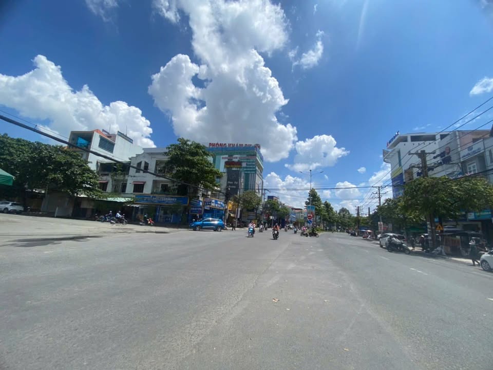 FrontHouse mặt tiền đường Đồng Khởi Biên Hòa 280m² giá 7.5 tỷ - Đầu tư sinh lời ổn định!