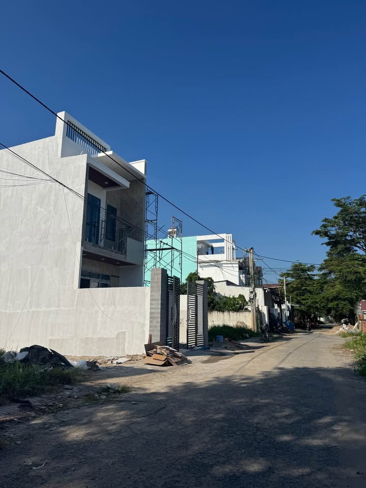 Nhà mới 100% tại Khu Kim Cương, Vĩnh Long 102m² giá 2 tỷ - Thiết kế hiện đại, tiện nghi!