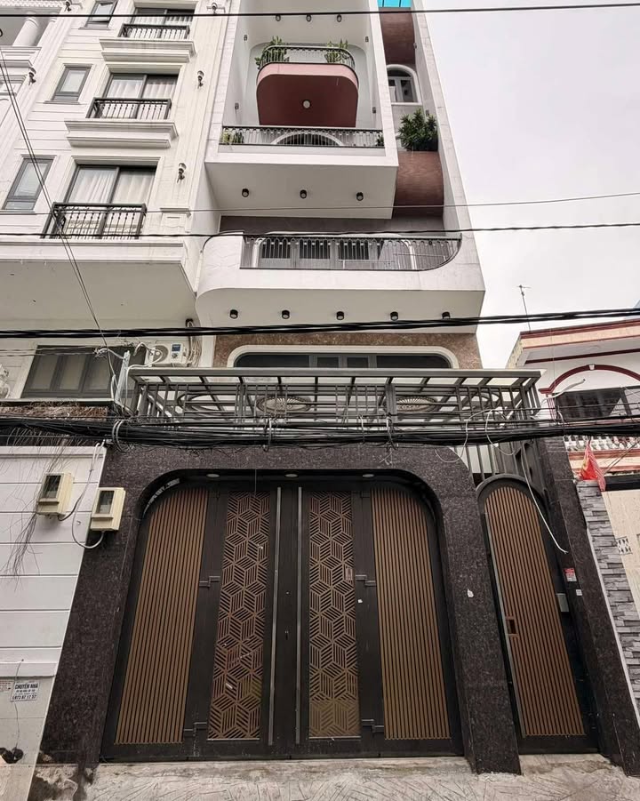 Tòa nhà 8 tầng Bình Thạnh 117m² chỉ 23.99 tỷ - Dòng tiền ổn định 100 triệu/tháng!