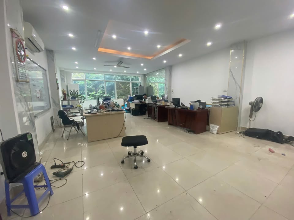Văn phòng cho thuê tại Duy Tân, Cầu Giấy 90m² giá chỉ 10 triệu - Cơ hội không thể bỏ qua!