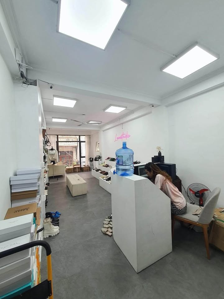 Bán nhà mặt phố Đông Các, Đống Đa, 75m², giá 35 tỷ - Đầu tư sinh lời cao!