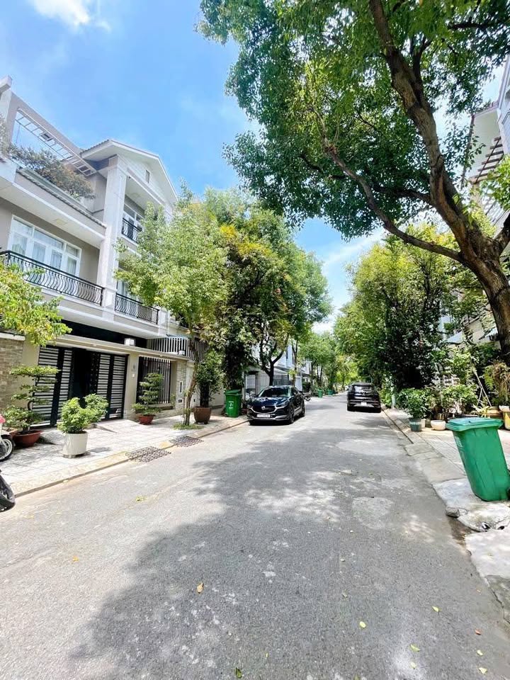 Townhouse Kiều Đàm Quận 7 400m² giá 22 tỷ - Sổ hồng chính chủ