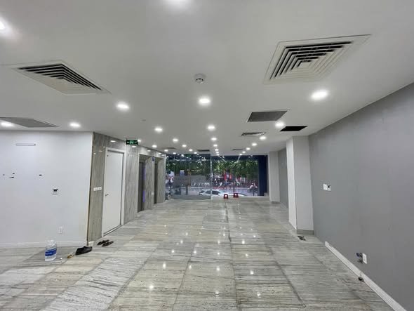 Bán tòa nhà 7 tầng mặt đường Ngọc Hồi 229m² giá 60 tỷ - Đầu tư sinh lời hấp dẫn!