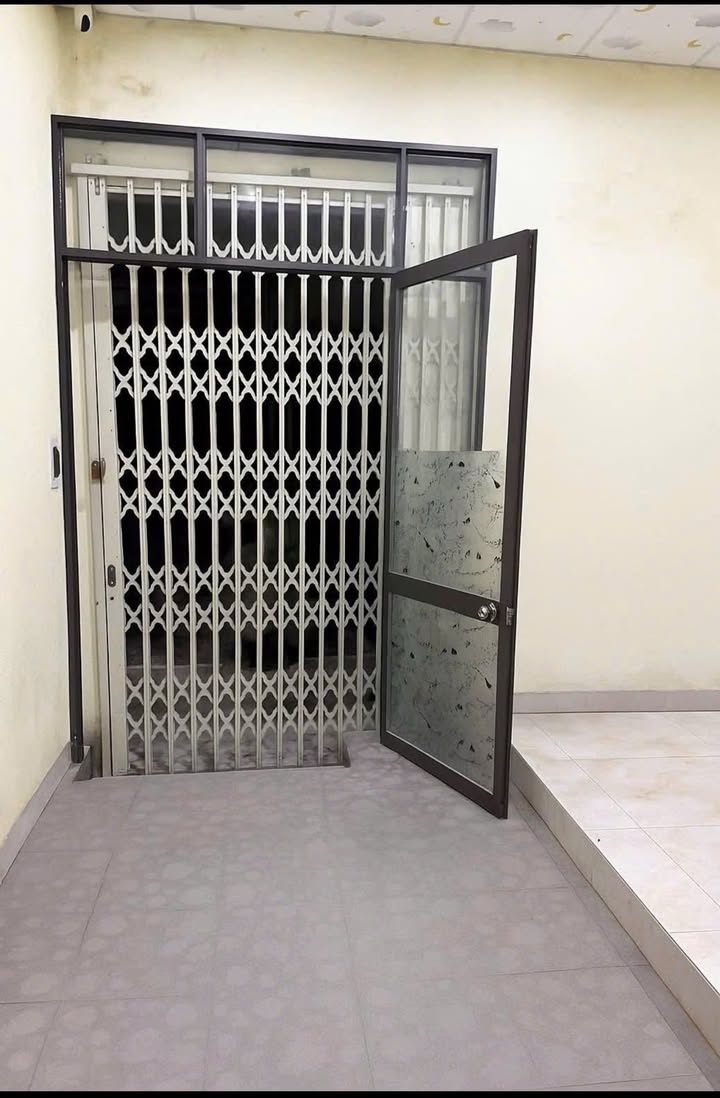 Nhà nguyên căn cho thuê tại kiệt Nguyễn Hoàng, Hải Châu 74m² giá 8.5 triệu - Không ngập lụt, tiện nghi đầy đủ!