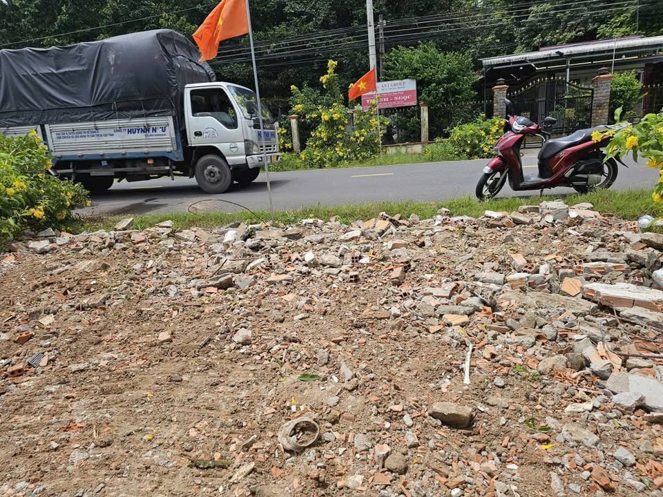 Đất nền mặt tiền ĐT749D, xã Long Tân, 342m² giá chỉ 1.65 tỷ - Cơ hội đầu tư tốt!