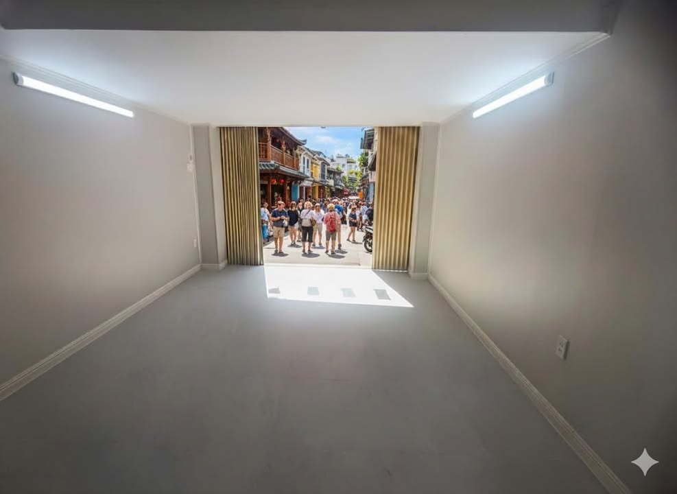 Shophouse Hàng Chĩnh 31m² + gác xép 20m² giá 18 triệu - Kinh doanh thuận lợi!