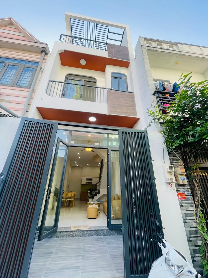 Nhà đẹp hẻm xe hơi Tân Thới Hiệp 124m² giá 5 tỷ - Tiềm năng phát triển cao!