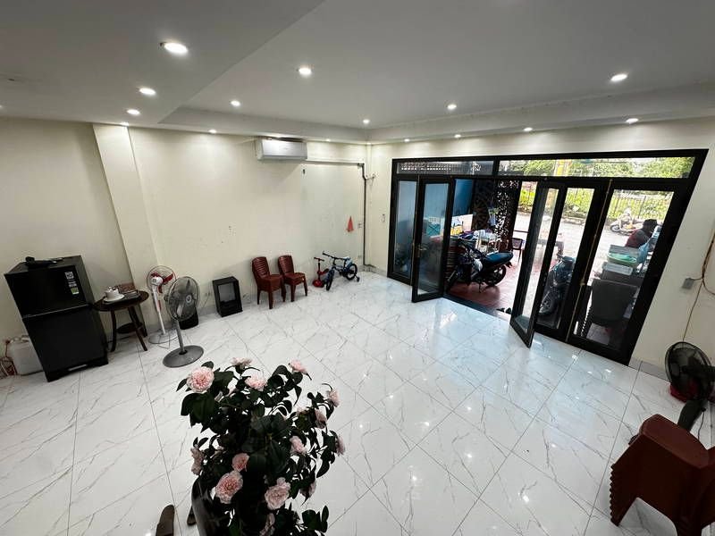 Nhà mặt ngõ ô tô Đức Giang 51m² giá 18 tỷ - Kinh doanh đỉnh cao!