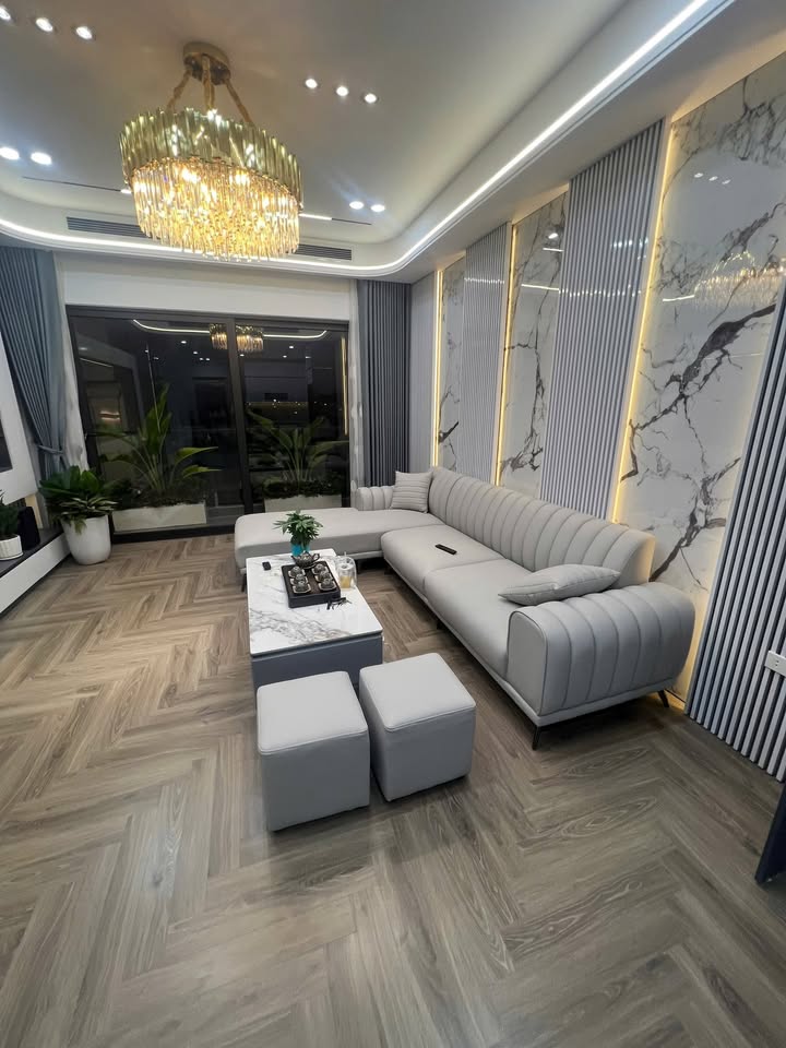 Nhà 7 tầng Thạch Bàn Long Biên 52m² giá 13.5 tỷ - Full nội thất sang trọng!