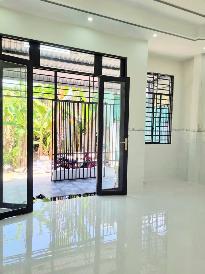 Nhà mới hoàn thiện tại Mỹ Thạnh, Long Xuyên 101m² giá 1.2 tỷ - Thiết kế hiện đại, tiện nghi!