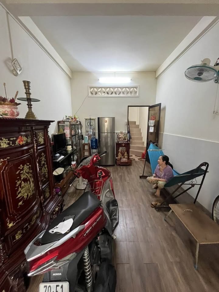 Nhà riêng đường Chấn Hưng, Tân Bình 30m² giá 6.7 tỷ - Hẻm ô tô vào tận nhà!