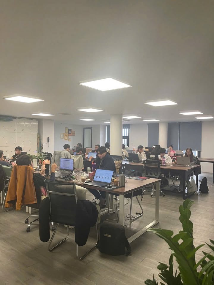 Văn phòng cho thuê tại Nguyễn Xiển 200m² giá 26.5 triệu - Full nội thất sang trọng!