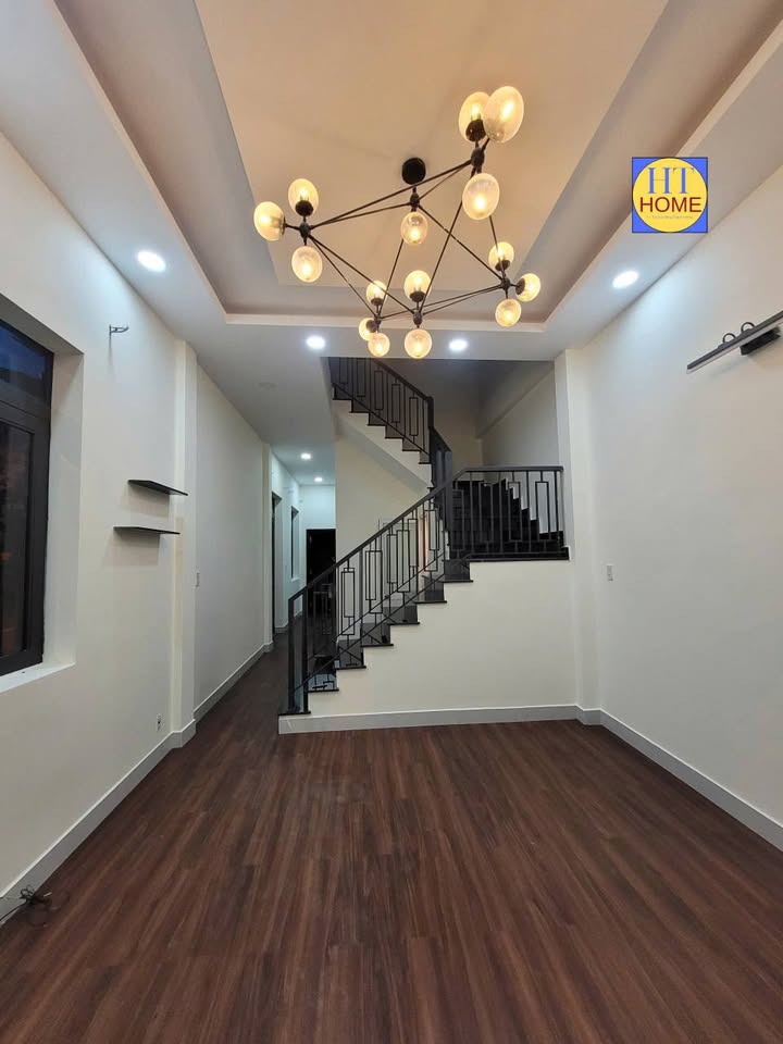 Nhà góc 2 mặt tiền Hoàng Văn Thụ, Bảo Lộc 3PN giá 10 triệu - Thích hợp mở văn phòng!