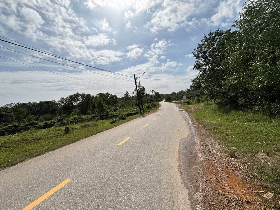 Đất nền mặt tiền Phùng Quán, Thủy Dương, 332m² chỉ 4.15 tỷ - Thương lượng ngay!