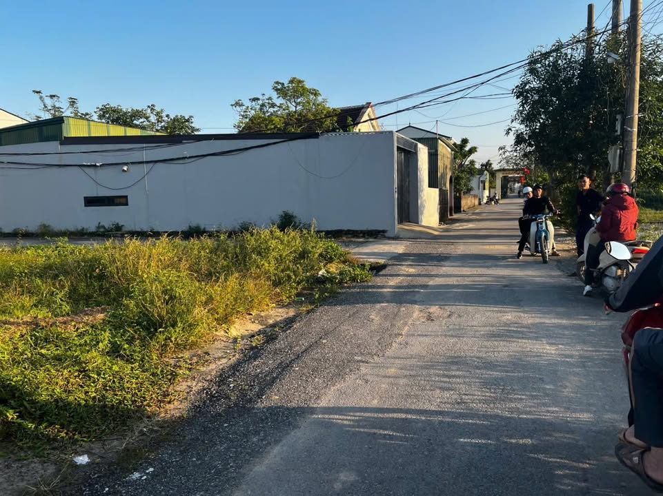 Đất mặt đường Hòa Thuận, Nghi Kim 75m² giá 1.8 tỷ - Sổ hồng chính chủ!