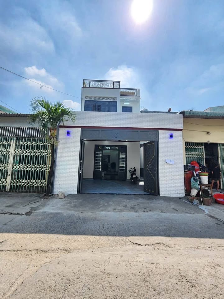 Nhà phố 1 trệt 1 lầu 93m² Bình Chuẩn, 4.3 tỷ - Gần Chợ Bình Thuận 2 chỉ 200m!