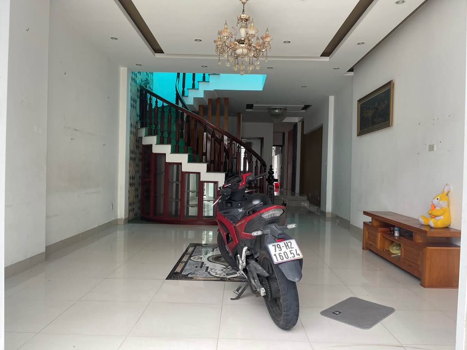 Nhà đẹp Vĩnh Hòa, Nha Trang 84,5m² giá 6,6 tỷ - Gần biển, sổ hồng chính chủ!