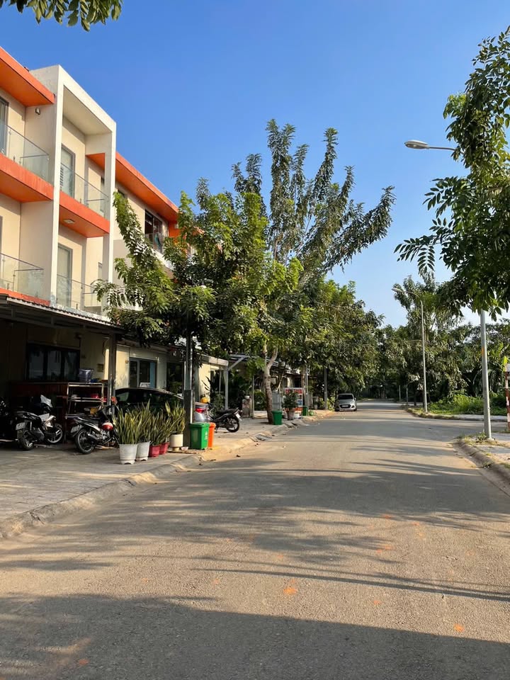 Townhouse Hưng Phú Thủ Đức 120m² giá 17 tỷ - Kinh doanh sầm uất 2 mặt tiền!