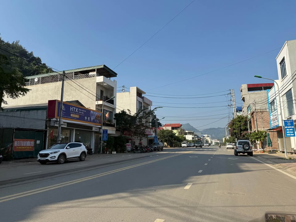 Đất thổ cư mặt tiền đường 25m tại Sơn La 76m² giá chỉ 2 tỷ - Cơ hội kinh doanh tuyệt vời!