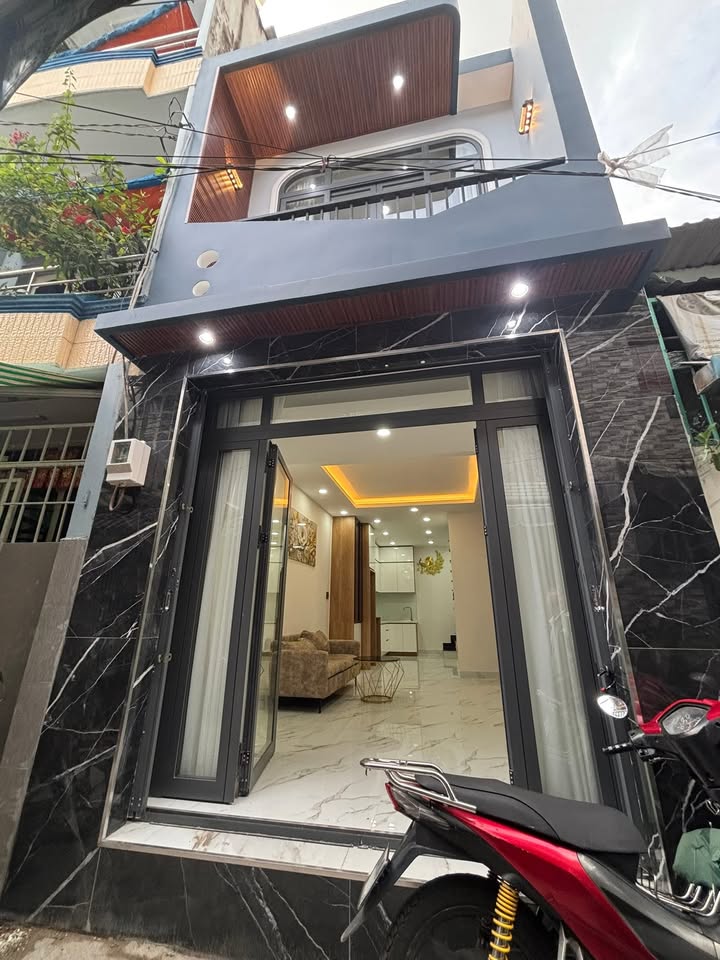 Nhà đẹp đường Chiến Lược, Quận Tân Phú 36m² giá 40 tỷ - Sẵn sàng vào ở ngay!