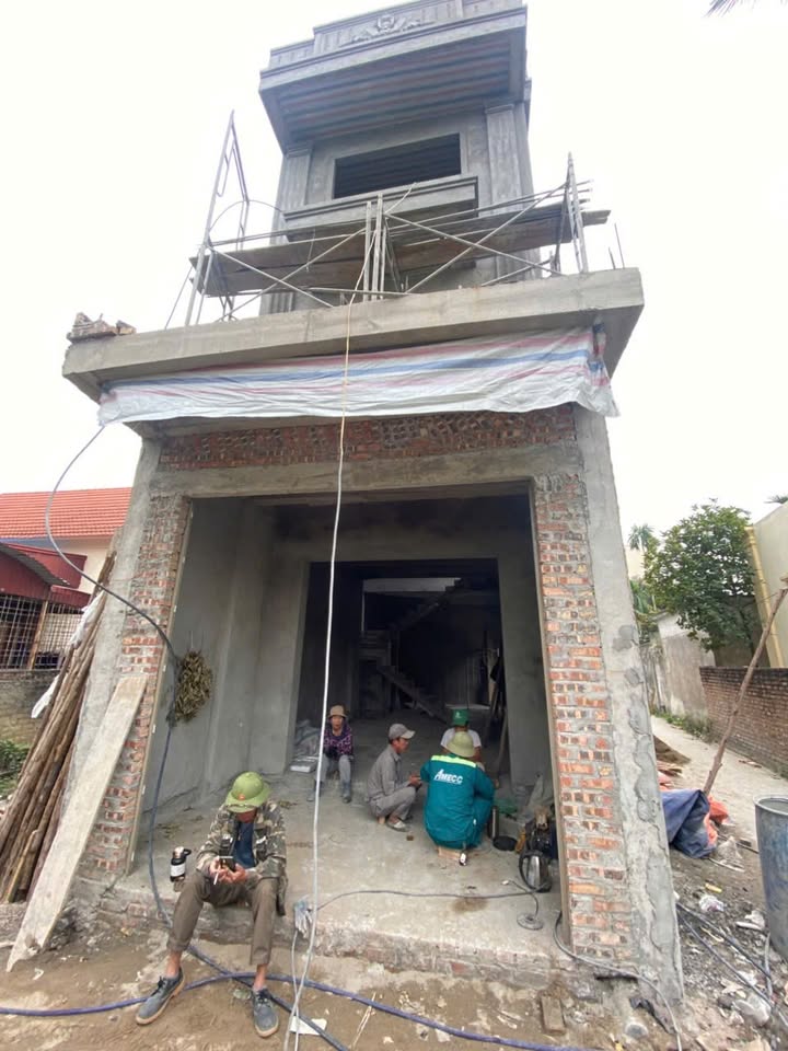 Nhà góc 3 tầng độc lập tại Hồng Thái, An Dương - Giá 2 tỷ, chính chủ!