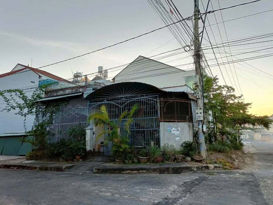 Đất góc 2 mặt tiền đường Nguyễn Văn Hoàng - Đặng Thái Thuyến 121m² giá 2.6 tỷ - Cơ hội đầu tư hấp dẫn!