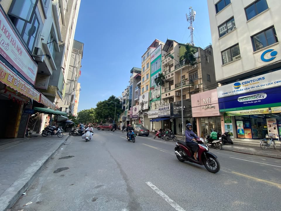 Cho thuê mặt phố Trung Phụng Đống Đa 200m² giá 38 triệu - Không gian thoáng đãng, nhận ngay!