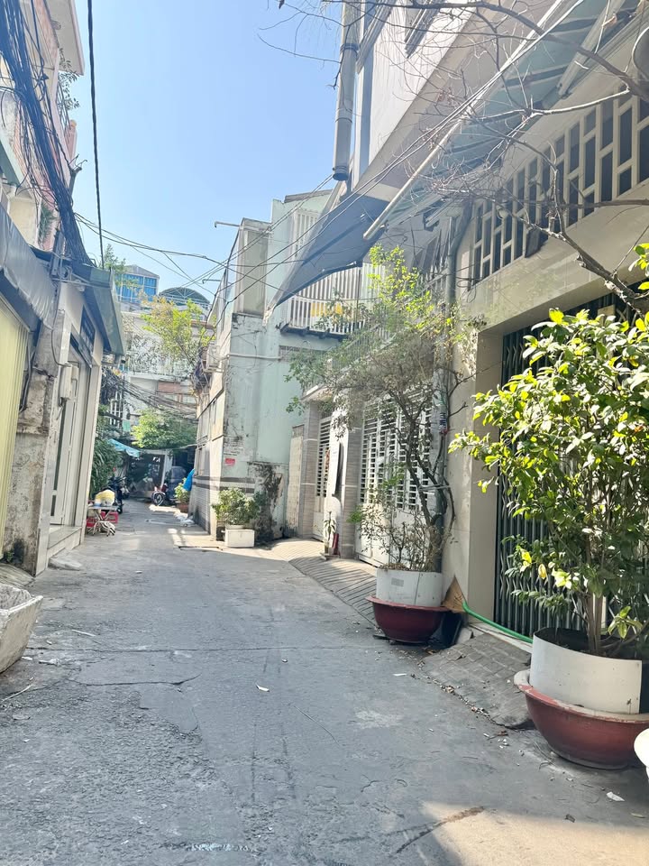 Nhà 4 tầng Ngô Quyền Q10 giá chỉ 5 tỷ - Hẻm an ninh, sạch sẽ!