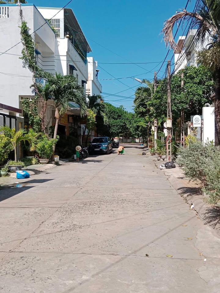 Bán đất có nhà cấp 4 đường Lê Duẩn, Phường 7, Tuy Hòa 75m² giá 4.2 tỷ - Vị trí tuyệt đẹp gần biển!