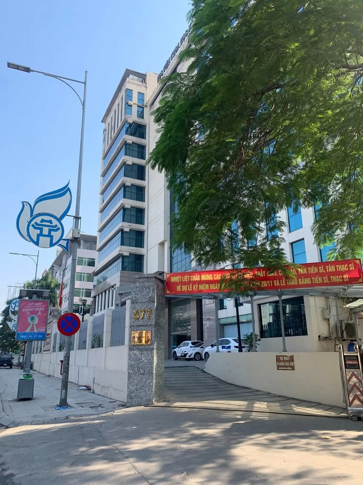 Căn hộ tập thể Ngõ 477 Nguyễn Trãi 28m² giá 3.35 tỷ - Sổ đỏ chính chủ, lô góc rộng rãi!