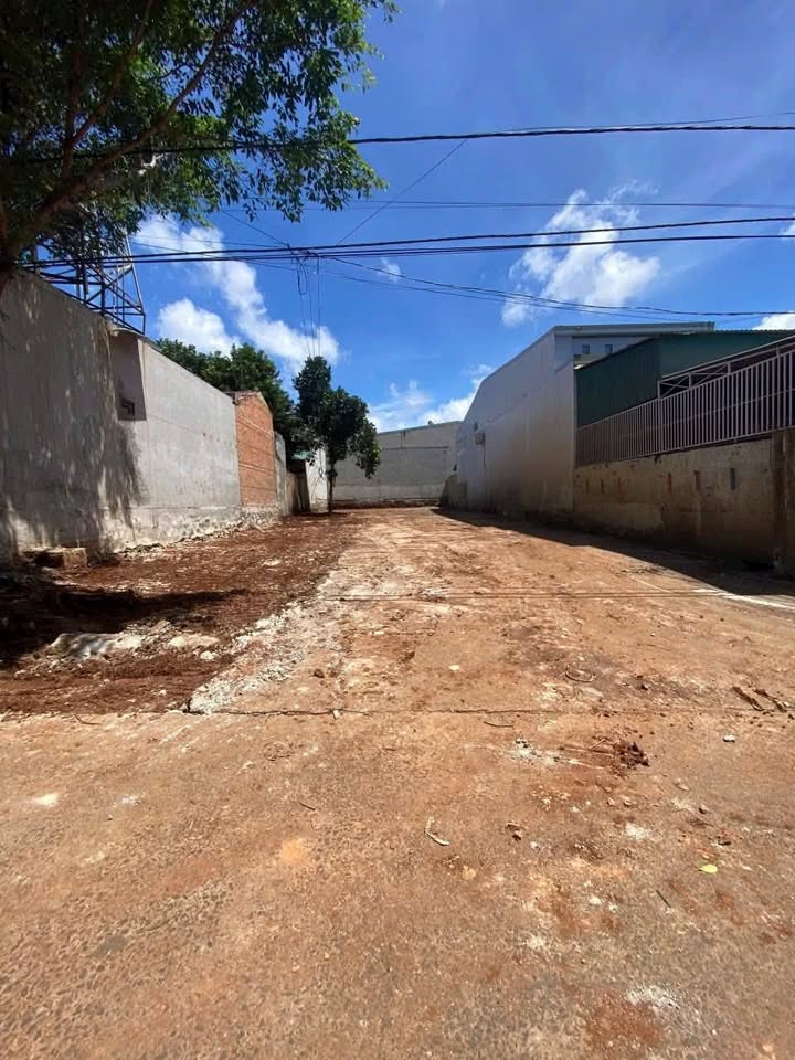 Bán gấp mặt tiền A11 Phạm Ngũ Lão, Buôn Ma Thuột 182m² - Vị trí siêu đẹp, giá chỉ 3.5 tỷ!