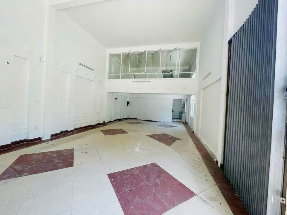 Cho thuê lô góc 4 tầng mặt tiền Hòa Cường Bắc 180m² giá 50 triệu - Phù hợp văn phòng đại diện!