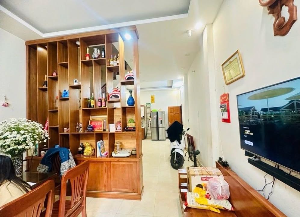 Nhà lô góc Xuân La 47m² giá thỏa thuận - Cực thoáng sáng, đầy đủ công năng!