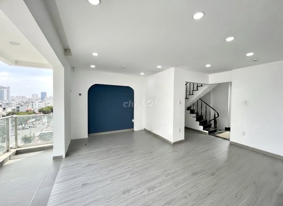 Cho thuê toà nhà 5 tầng tại Sư Vạn Hạnh, Q10, giá 40 triệu - Thang máy sang trọng!